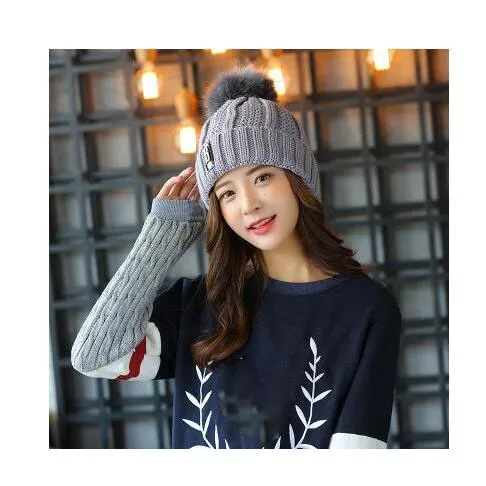 B Letter Outdoor Casual Warm Knitted Winter Beanie