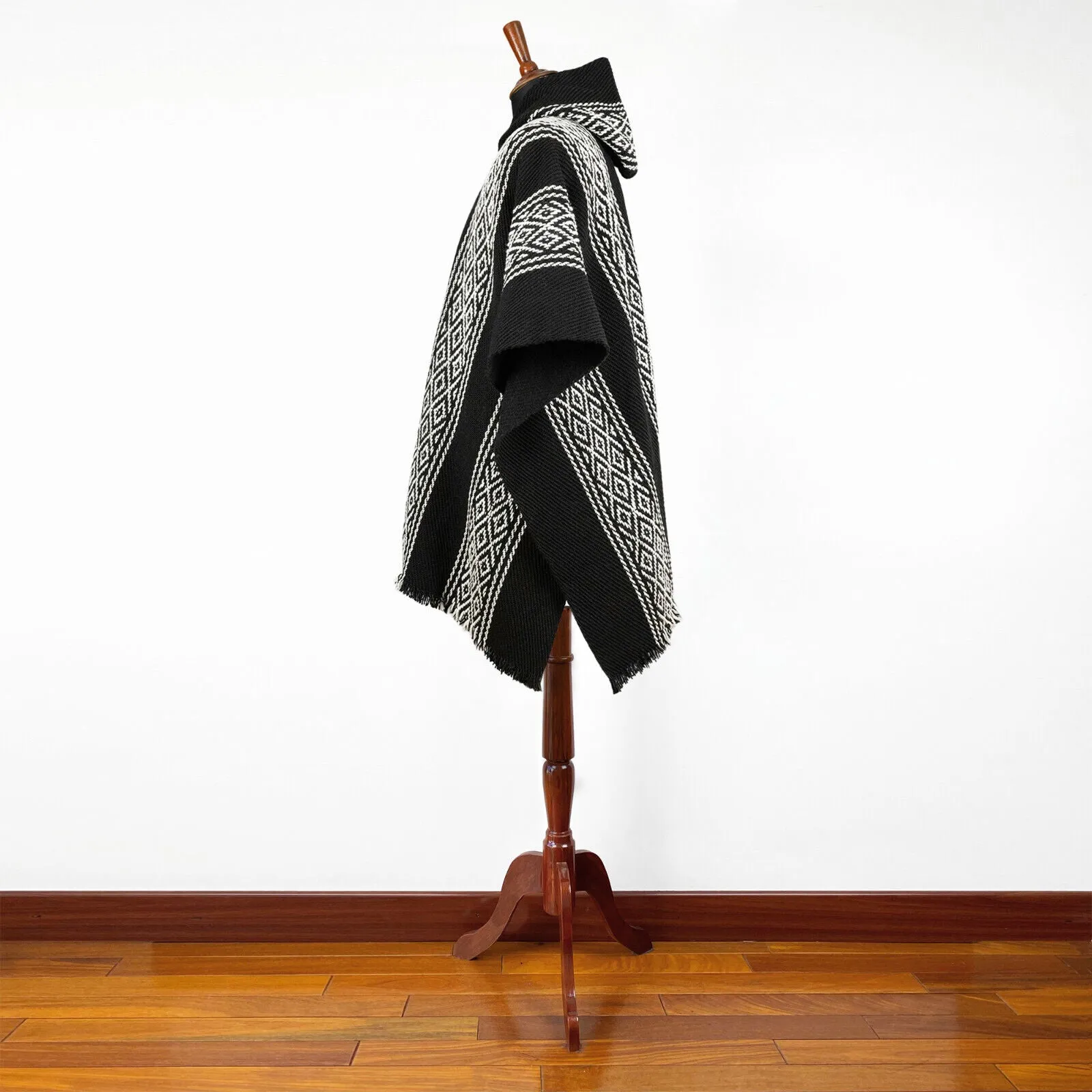 Shushufindi - Llama Wool Unisex South American Handwoven Thick Hooded Poncho - Geometric - Black/White