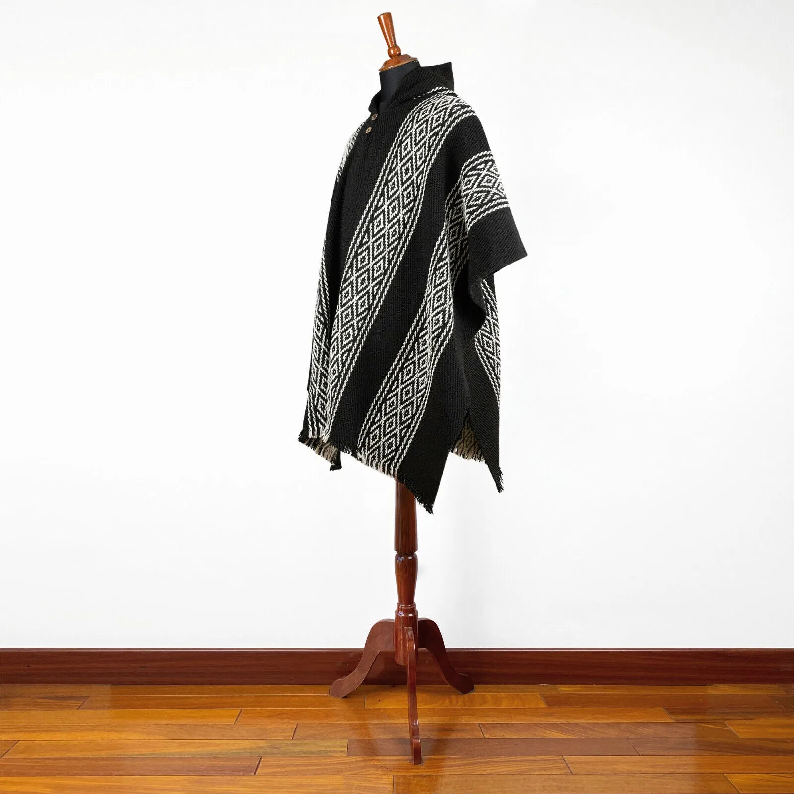 Shushufindi - Llama Wool Unisex South American Handwoven Thick Hooded Poncho - Geometric - Black/White