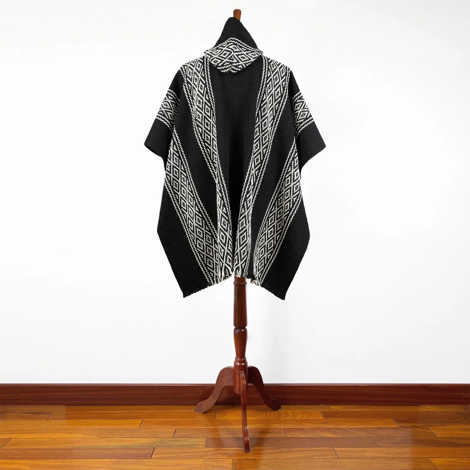 Shushufindi - Llama Wool Unisex South American Handwoven Thick Hooded Poncho - Geometric - Black/White